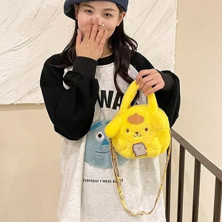 Cartoon Sanrio plush bag for children, cute Kuromi Melody versatile crossbody coin purse, Capibara Application Scenario