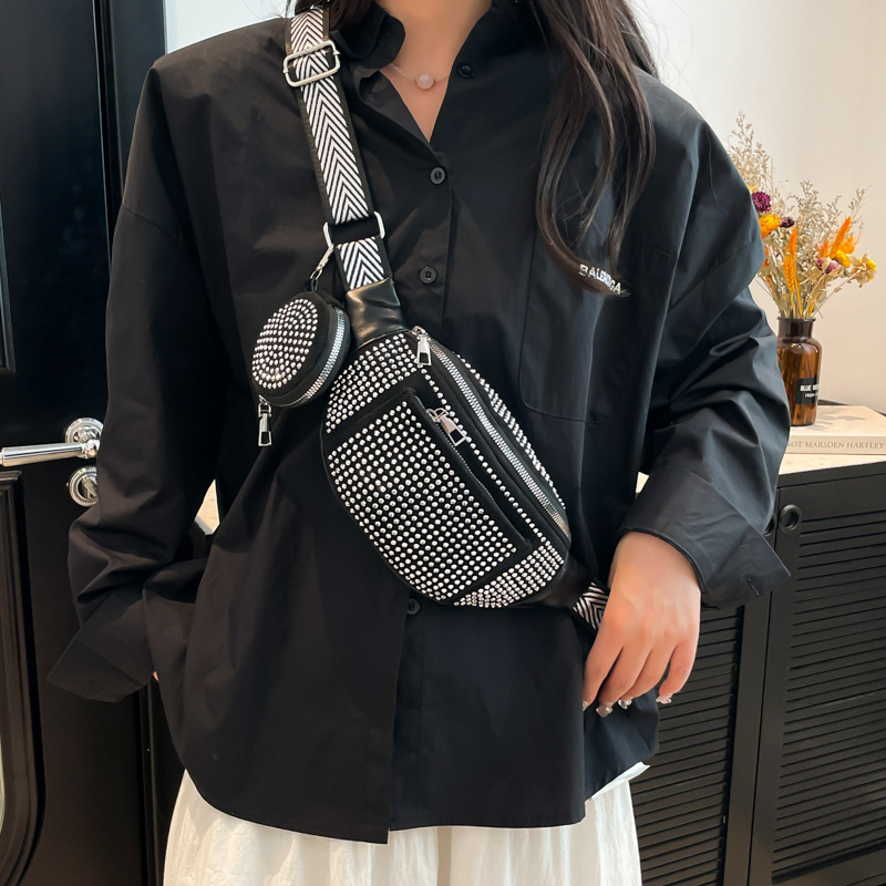 A fashionable crossbody bag with a feminine texture and bright diamonds, a niche design, an ins saddle bag, a wide shoulder strap, and a casual and trendy single-shoulder bag Specification drawing
