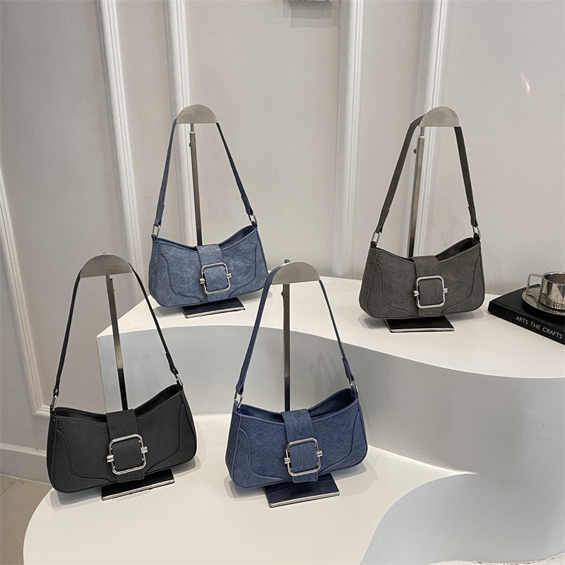 New summer bags: New versatile and trendy women's bags, clasp single-shoulder bags, crescent moon bags, crossbody bags, solid color simple bags Application Scenario
