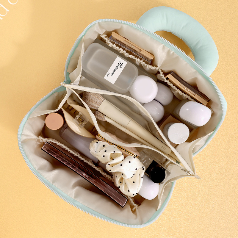 Runhui's new cotton candy pillow makeup bag, business trip and travel cosmetics storage bag, large-capacity portable makeup bag details Picture