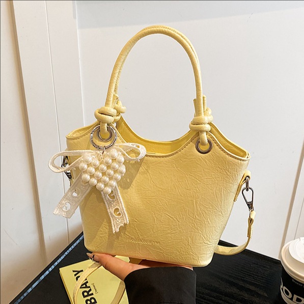 Fashionable solid color simple and high-end hand-held bucket bag for women 2025 new style versatile, casual and stylish single-shoulder crossbody bag full figure