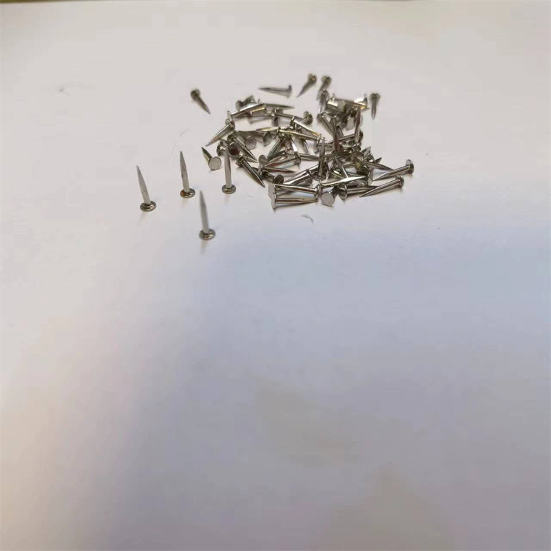 We have stainless steel round nails, small copper nails, iron nails, flat-head nails and galvanized nails in stock Item Picture