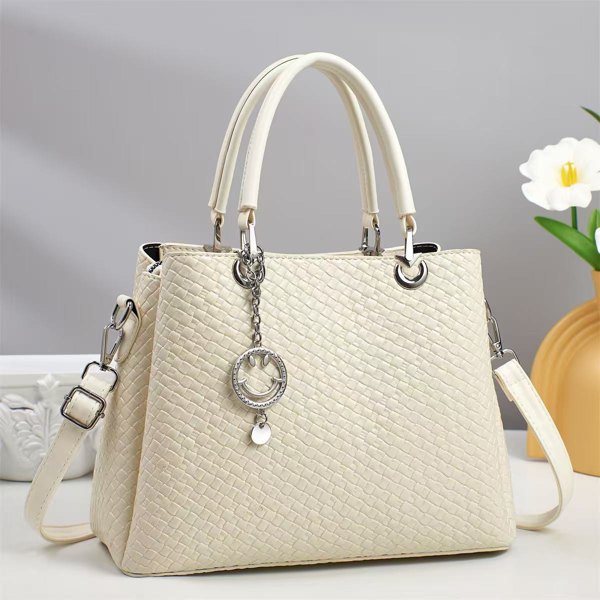 The 2025 new fashion woven fabric women's bag features exquisite hardware pendants, a stylish design and ingenious workmanship. It is a hand-held crossbody bag Application Scenario