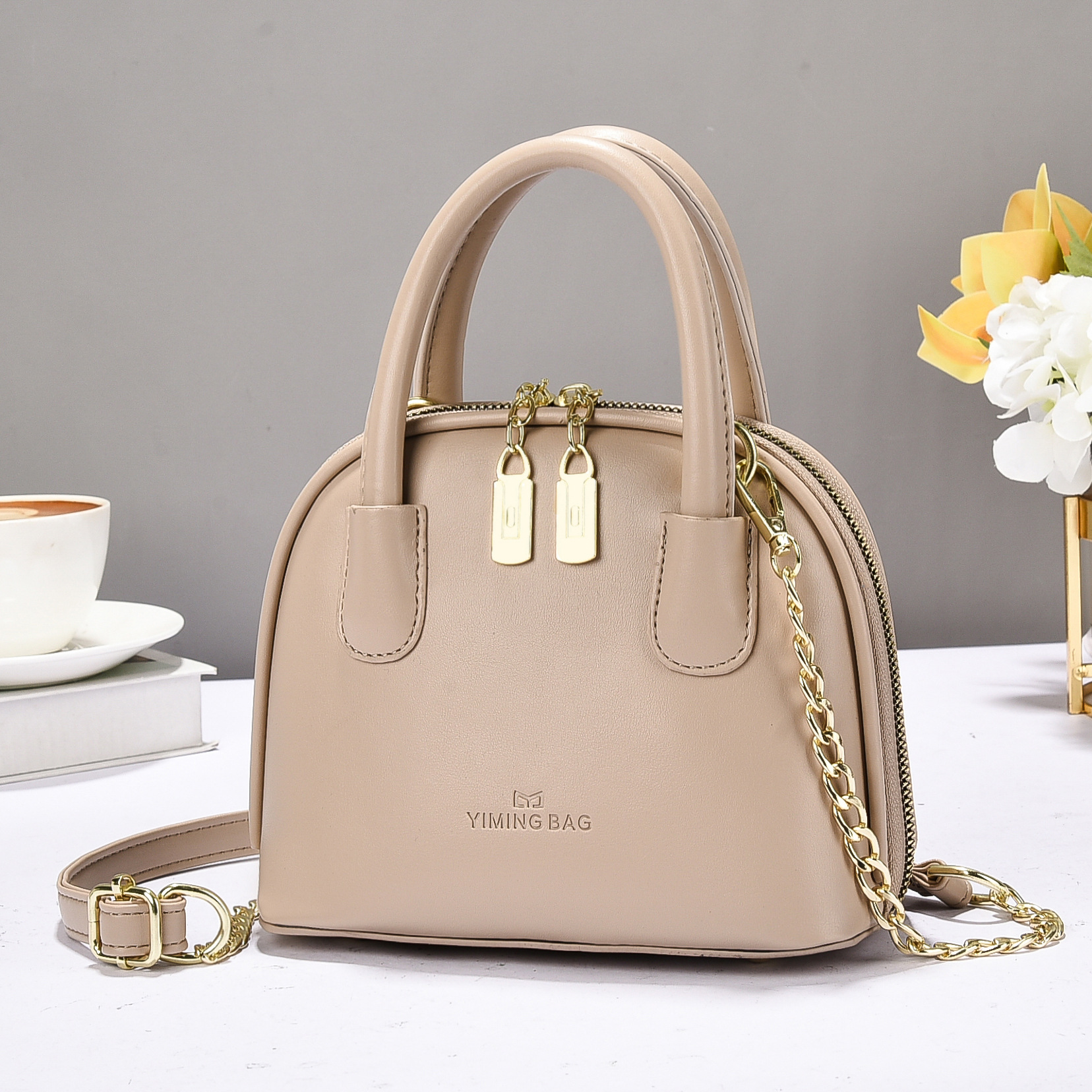2025 New stylish Korean-style handbag, underarm single-shoulder bag, bowling and commuting versatile bag in various sizes Application Scenario