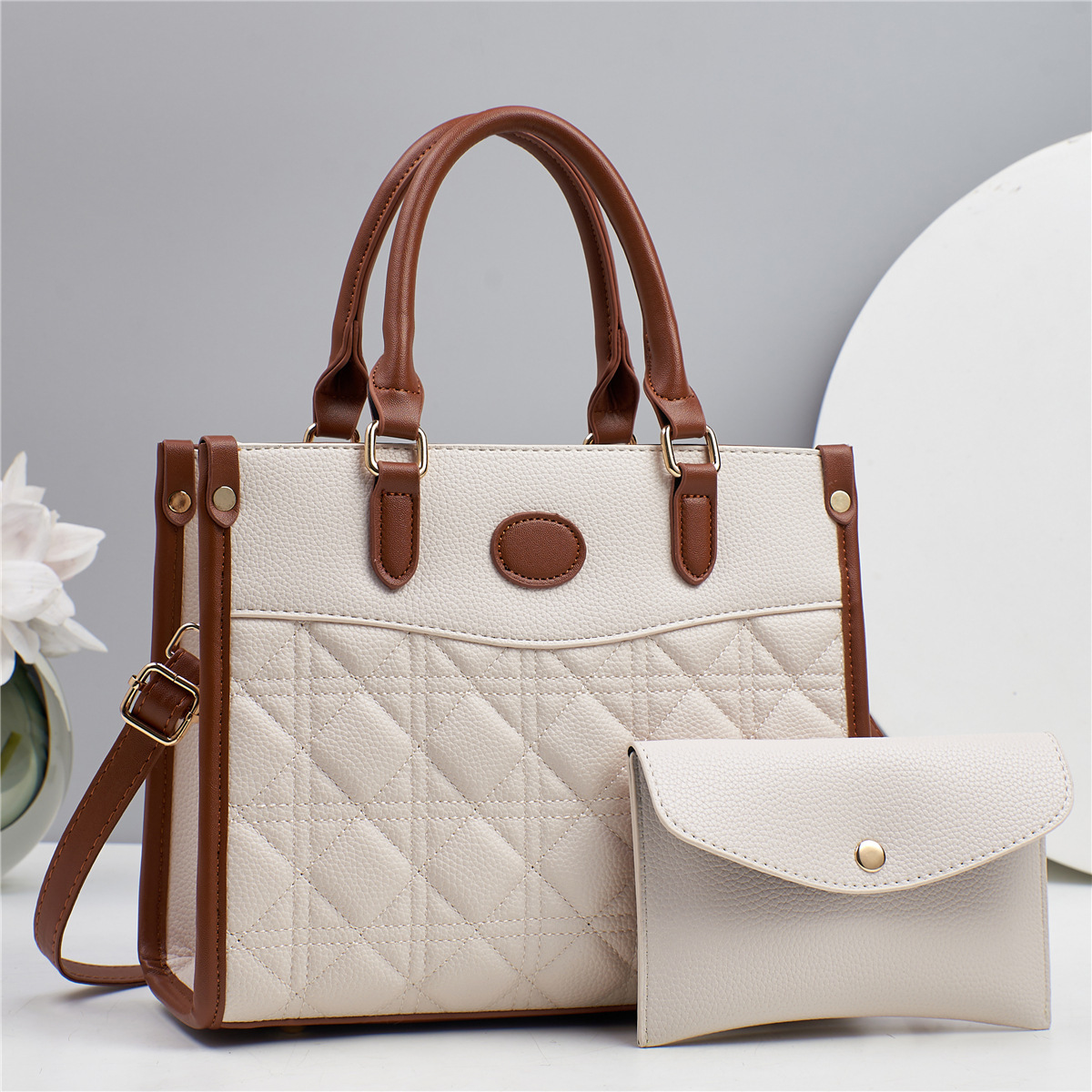 This is a new 2025 women's bag with a large capacity, fashionable and trendy single-shoulder embroidered thread, and a niche crossbody handbag Application Scenario