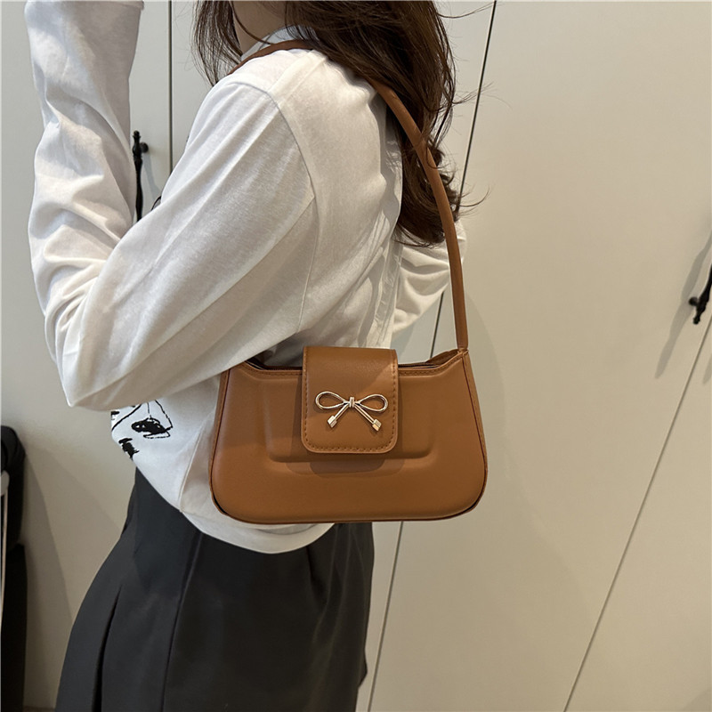 Solid color retro and simple hand-held crescent bag 2025 new style French chic and niche design casual single-shoulder armpit bag Specification drawing