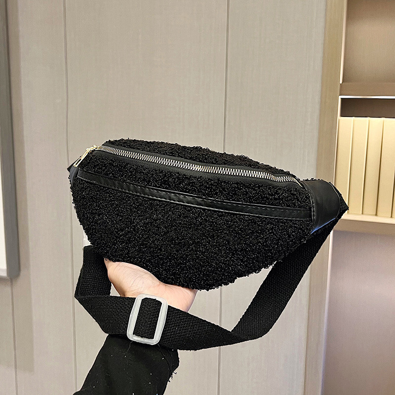 New trendy small crossbody bag for women 2023, Japanese-style plush single-shoulder bag, Korean-style fashionable, casual and versatile underarm bag full figure