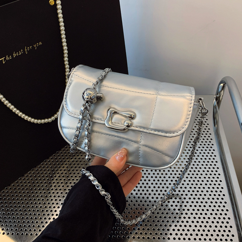 Silver bag for women, 2025 New trendy and niche design chain underarm single-shoulder bag, high-end texture, crossbody small bag for women full figure