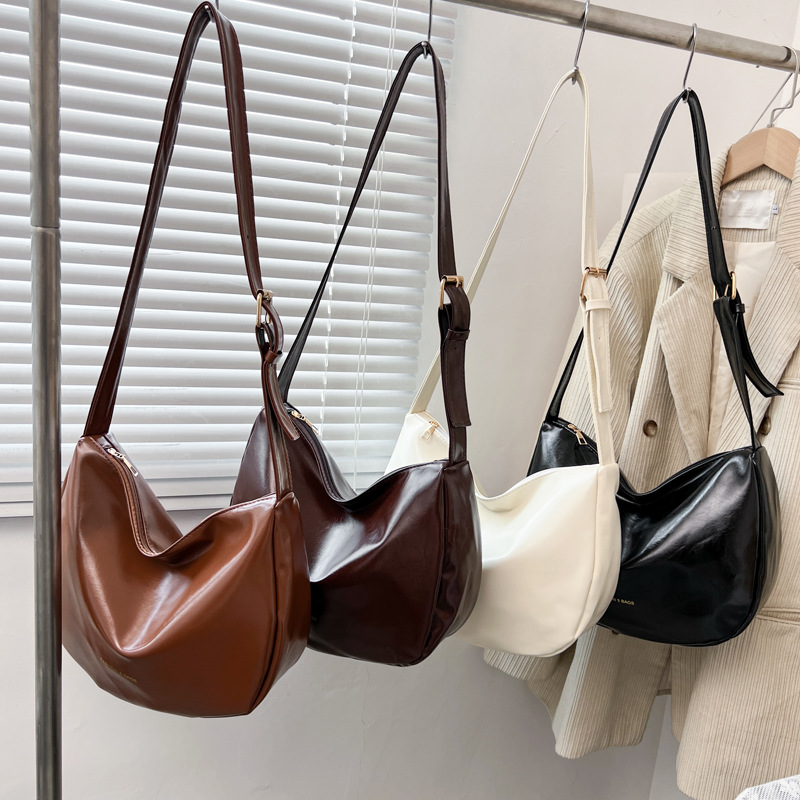 Casual and niche design bag 2025 New women's bag, trendy and versatile ins crossbody bag, single-shoulder underarm tote bag Application Scenario