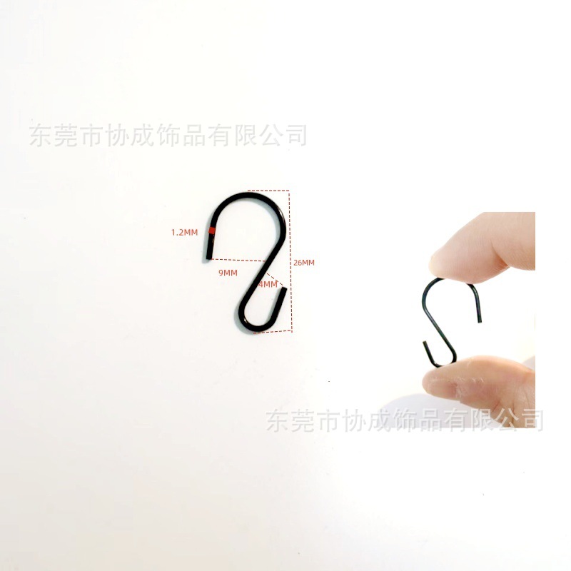 Cross-border best-selling black S-hook, S-iron hook, metal large and small hooks, tag chain S-hook, S-shaped iron hook, hanging hook Application Scenario