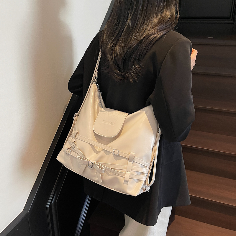 Korean-style niche casual backpack for women, 2025 new fashion crossbody tote bag, large-capacity single-shoulder armpit bag details Picture