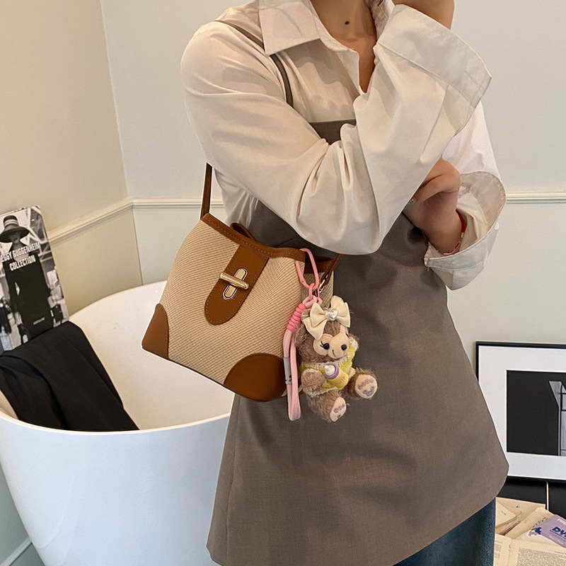 The 2025 new high-end lychee pattern hand-held bucket bag is a stylish and versatile single-shoulder bag for women and a trendy crossbody bag Specification drawing