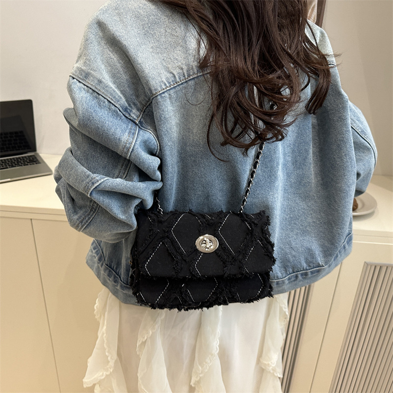 Cross-border trendy ladies' high-end small square bag 2025 Spring/Summer Commuter handbag, crossbody bag, underarm bag, diamond-shaped tassel bag Specification drawing