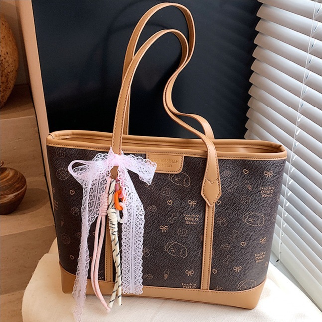 A popular retro print color-blocking hand-held tote bag for women, a new 2025 casual large-capacity single-shoulder bag for commuting to work full figure