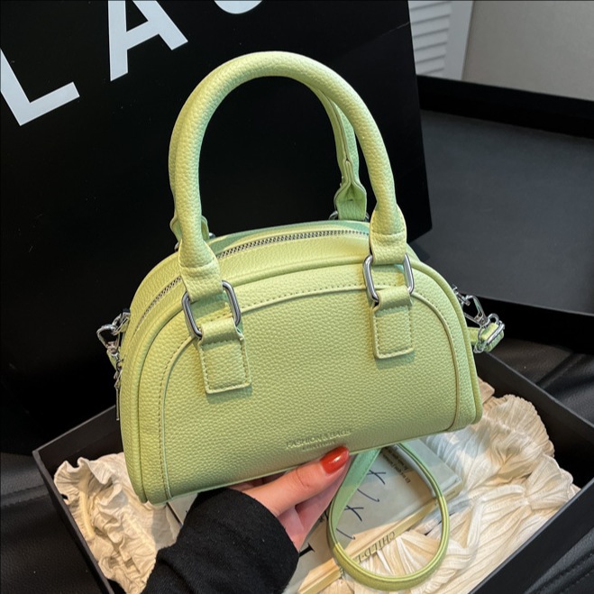 High-end and fashionable lychee pattern hand-held bowling bag for women, 2025 new retro and versatile commuting single-shoulder crossbody bag full figure