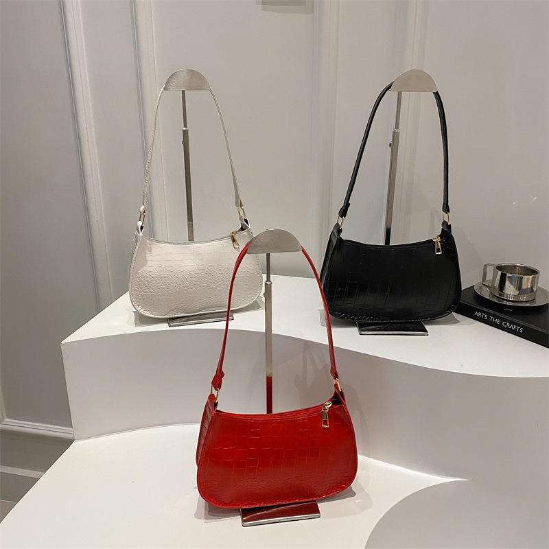 Trendy Women's Bag 2025 Spring Fresh and fashionable Shiny stone pattern small square bag Casual and stylish underarm single-shoulder bag Application Scenario