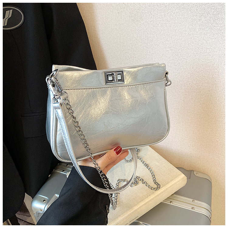 New niche design, high-end texture, women's underarm bag, oil-wax leather chain crossbody bag, fashionable commuting small square bag details Picture