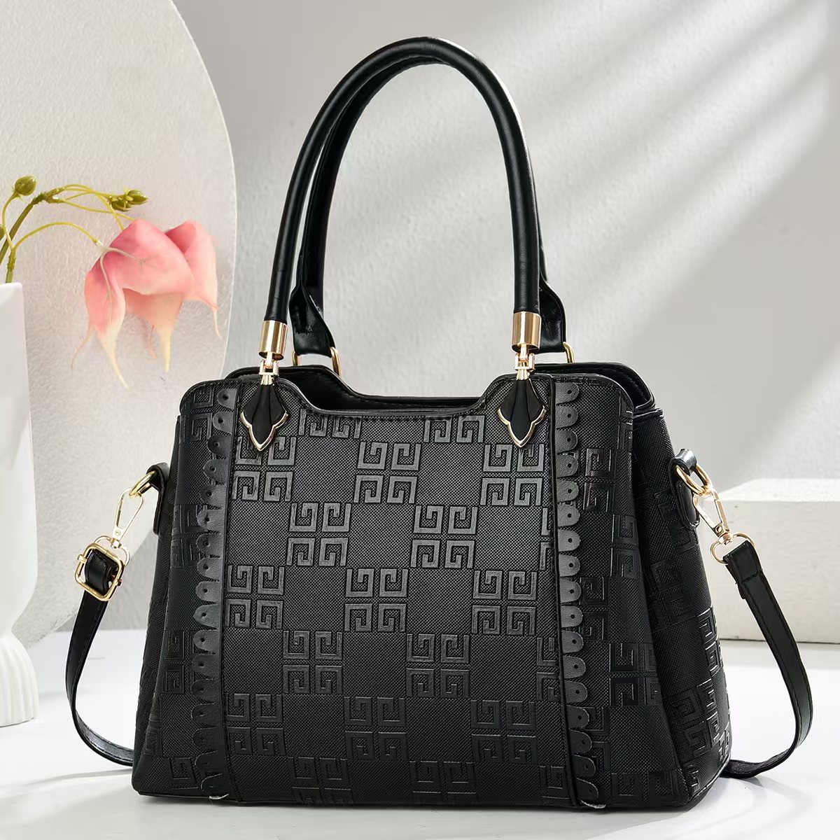 2025 Women's single-shoulder handbag embossed commuter crossbody bag manufacturer in stock wholesale high appearance level and elegant single-shoulder bag full figure