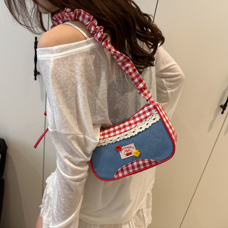 A new style of sweet and charming country-style hand-held small bag with red checkered patchwork bowling, single-shoulder crossbody bag Application Scenario