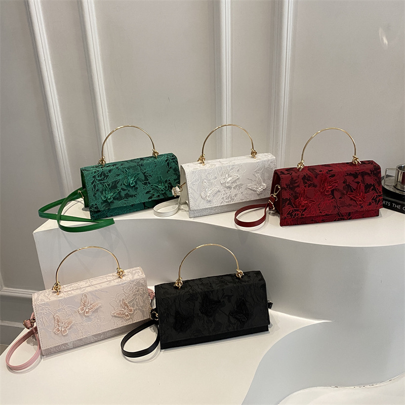 The 2025 new forest-themed sweet and girlish fashion lace butterfly is stylish and versatile. It's a trendy single-shoulder crossbody small square bag Application Scenario
