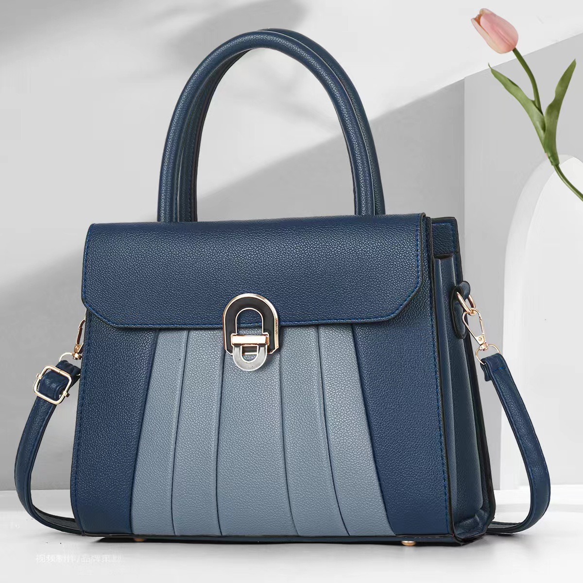 A new large-capacity crossbody bag for cross-border use, featuring multi-layered stitching and a high aesthetic level. It is a fashionable single-shoulder bag Application Scenario