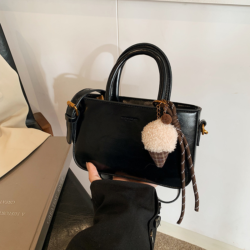 A niche, simple and stylish small crossbody bag for office items, a new 2024 trendy, versatile and casual small bag details Picture