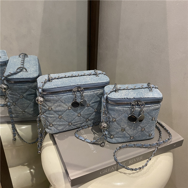 Chanel denim diamond-shaped chain bag for women 2025, a trendy and niche box bag, a versatile crossbody bag for summer full figure