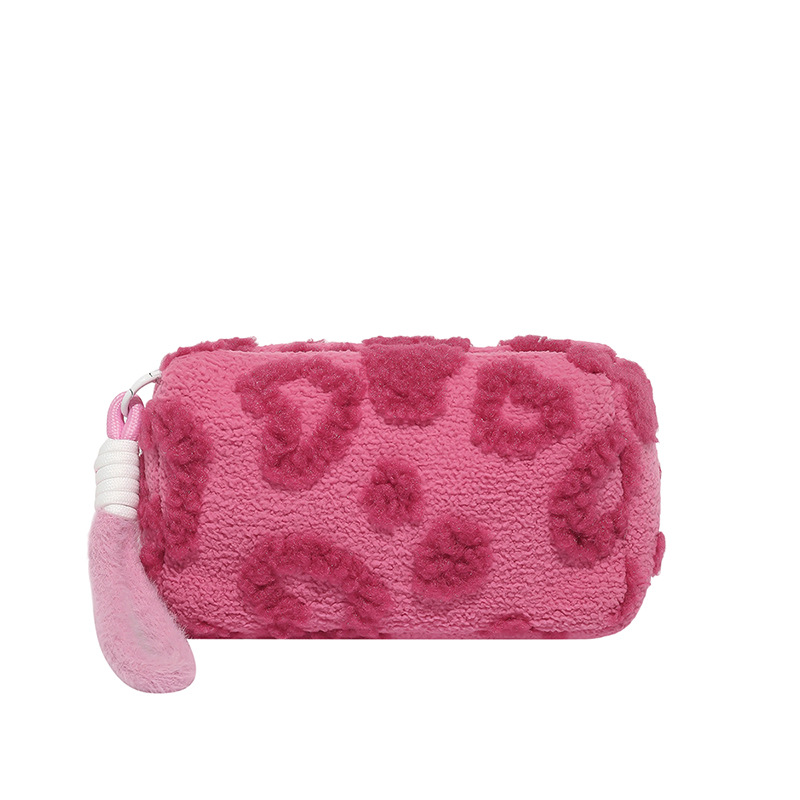 The 2025 summer new plush heart-shaped makeup small square bag is a cute and fluffy handbag, a cross-border trend Item Picture