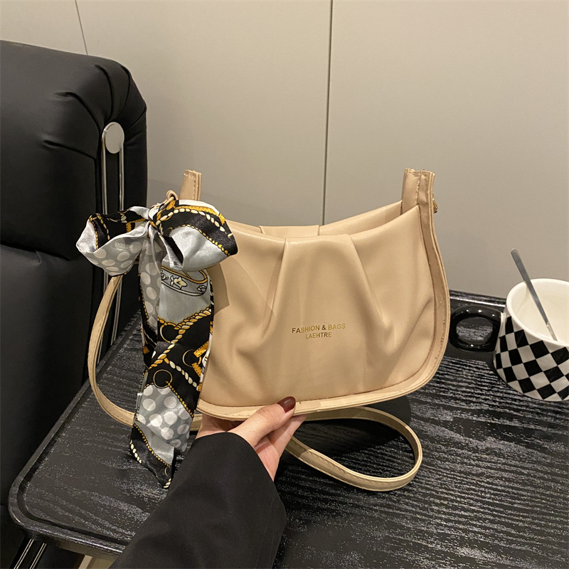 A niche design, fashionable and trendy small square bag, a new spring 2025 stylish, casual and high-quality women's single-shoulder crossbody bag full figure