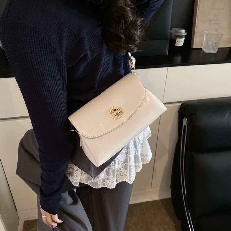 This year in 2025, high-end, stylish, versatile single-shoulder crossbody bags are in vogue, as well as elegant and stylish underarm bags for commuter women Specification drawing