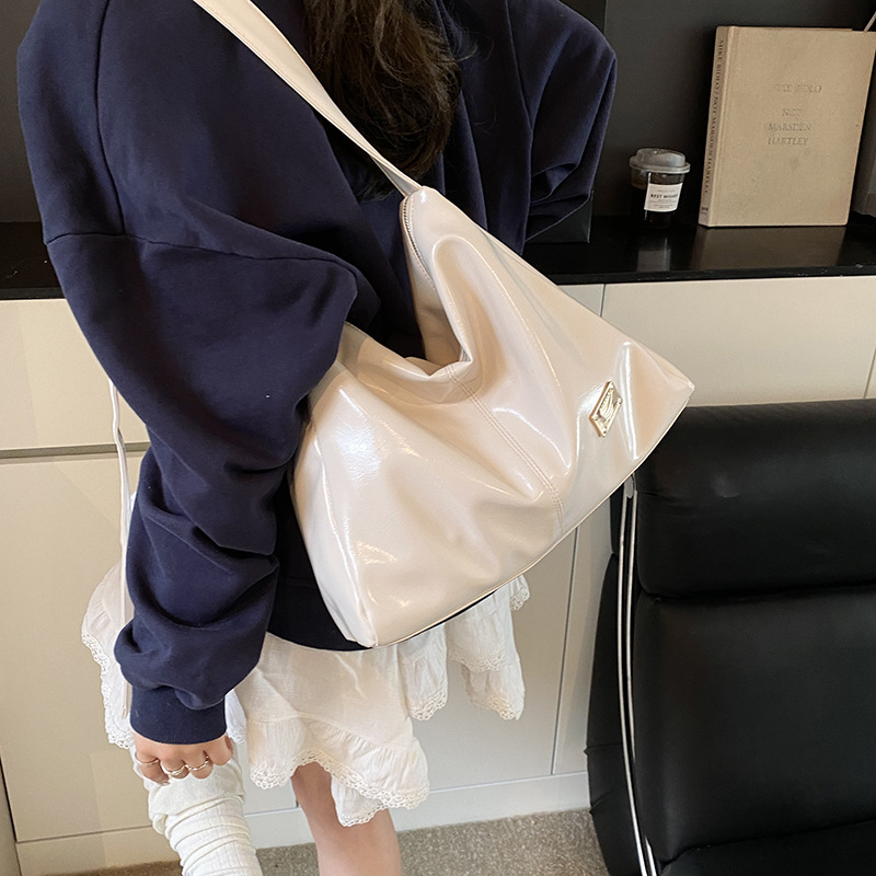 Spring 2025 new casual and simple tote bag for women's commuting to work, large-capacity single-shoulder bag, fashionable underarm bag Specification drawing