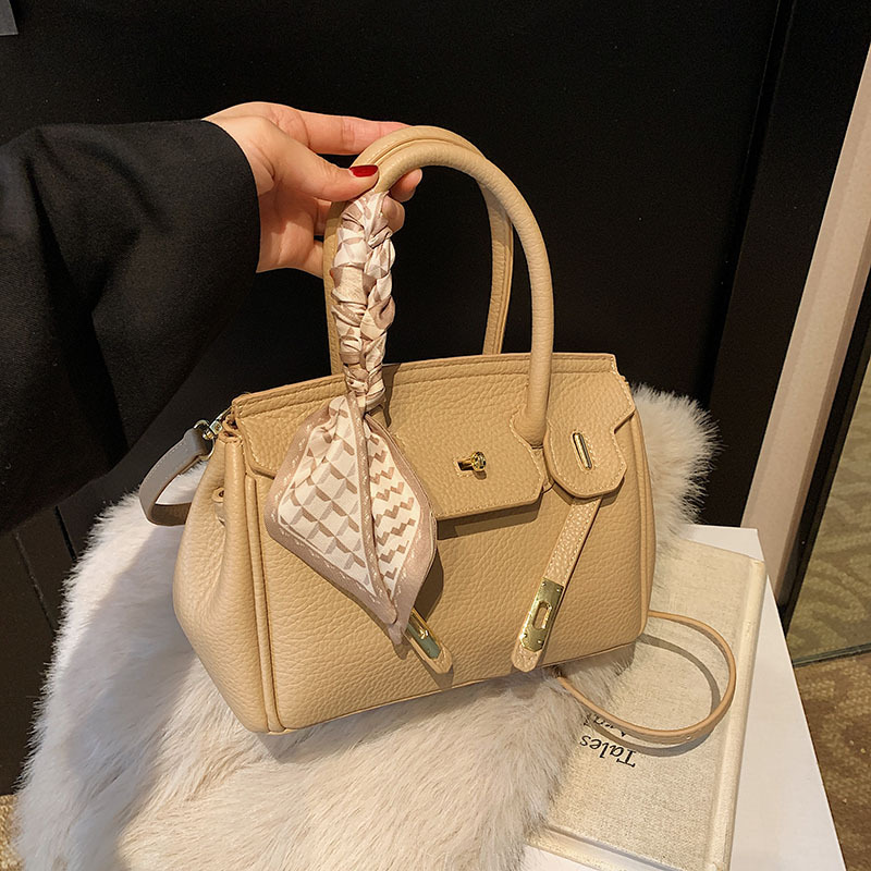 High-end and stylish small bag, 2025 new style women's bag, popular and versatile crossbody bag, trendy and fashionable platinum handbag full figure