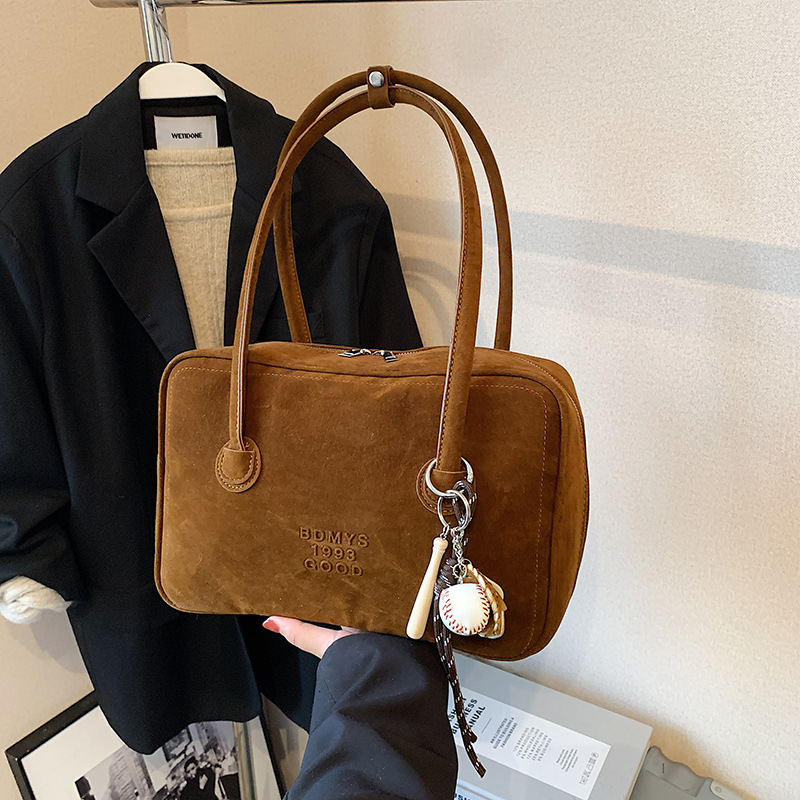 Fashionable, retro and high-end quality underarm bag for women, 2024 new simple large-capacity tote bag, single-shoulder commuter bag Specification drawing