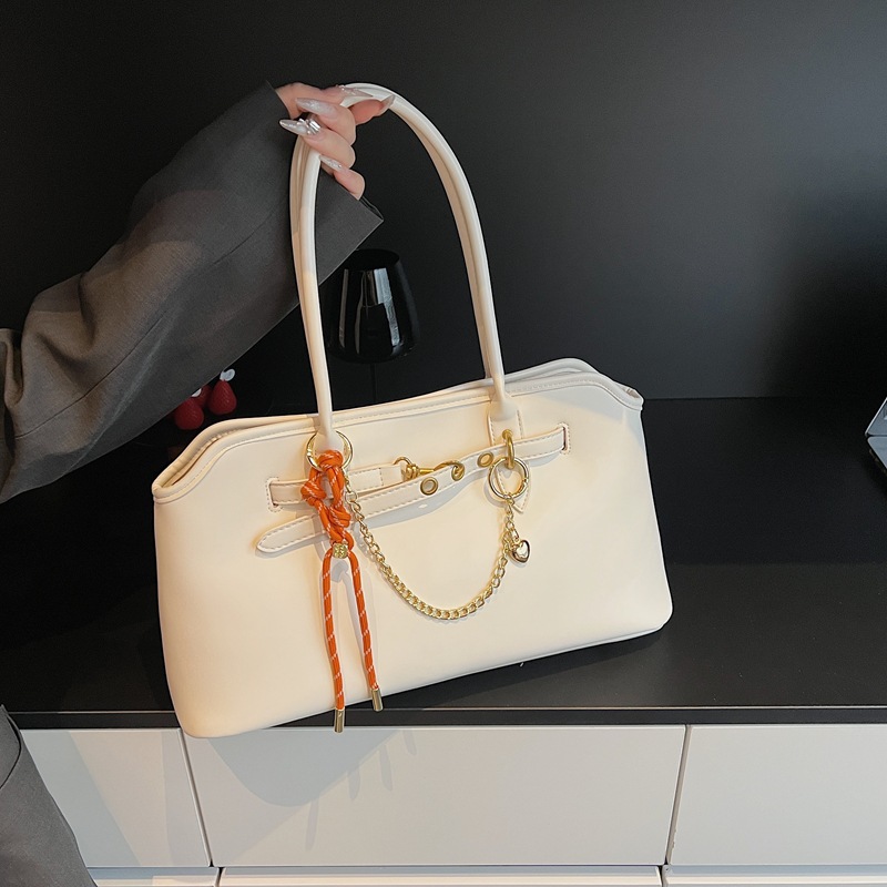 A simple and casual large-capacity single-shoulder underarm bag for women, a new trend and fashion for work and commuting in 2025 full figure