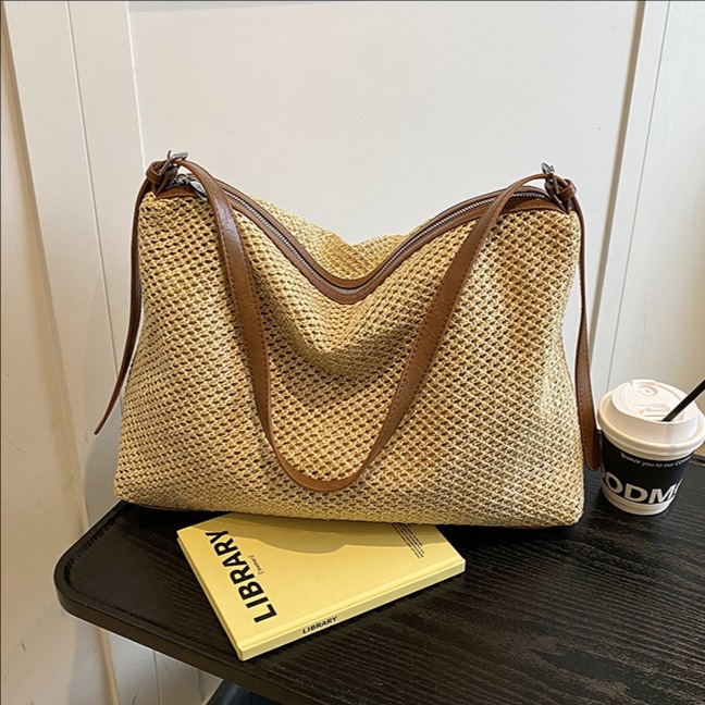 Hand-woven personalized underarm bag for women 2025 new style, fashionable and retro straw weaving, stylish, large-capacity single-shoulder crossbody bag full figure