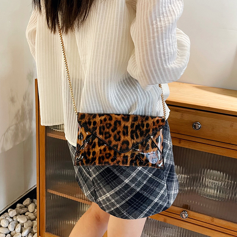 Leopard print women's bag 2025 New style fashionable and versatile single-shoulder crossbody bag, stylish and retro chain envelope bag, mobile phone bag for women Specification drawing