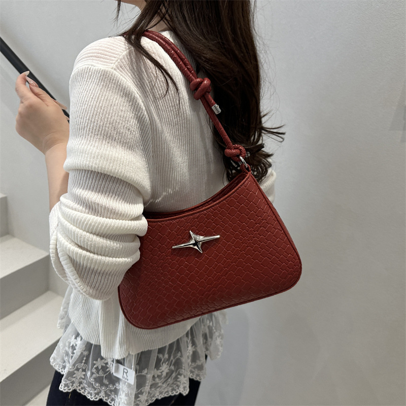 New minimalist commuting retro bag, high-end texture, fashionable, single-shoulder versatile, underarm bag, large capacity handbag for women details Picture