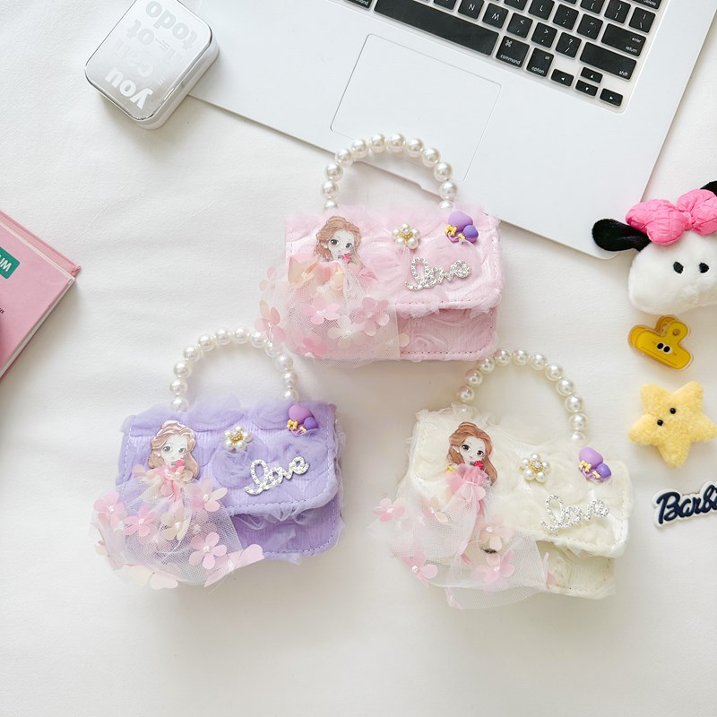 Cute girl crossbody bag, chanel-style fashionable children's hand-held crossbody bag, princess and lady pearl bag, single-shoulder bag Application Scenario