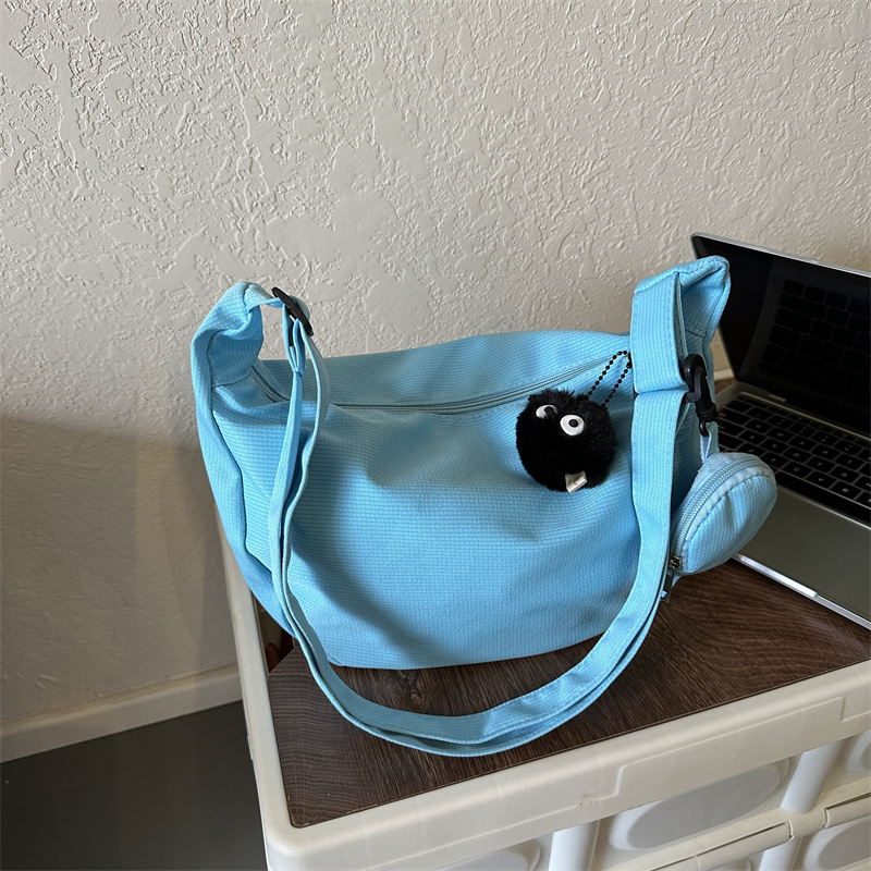 Bag Girl 2023 New Autumn and Winter Trendy Korean version large-capacity crossbody bag, casual and lightweight, simple Oxford fabric dumpling bag full figure