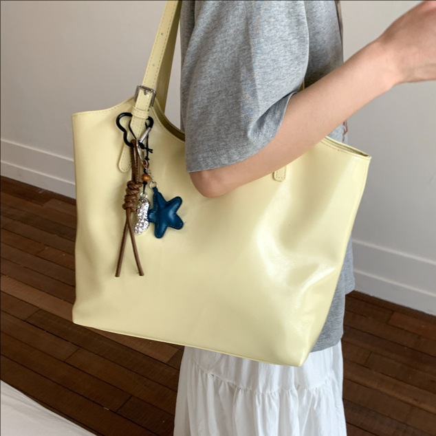 Fashionable tote bag, large-capacity underarm bag, 2025 new style, high-end women's bag, simple commuting bag, soft leather single-shoulder bag full figure