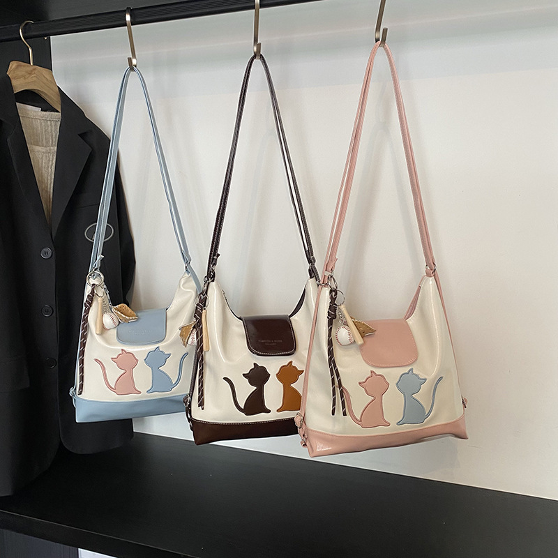 The new women's 2025 large-capacity backpack is a multi-functional and versatile single-shoulder tote bag for commuting to school and work Application Scenario
