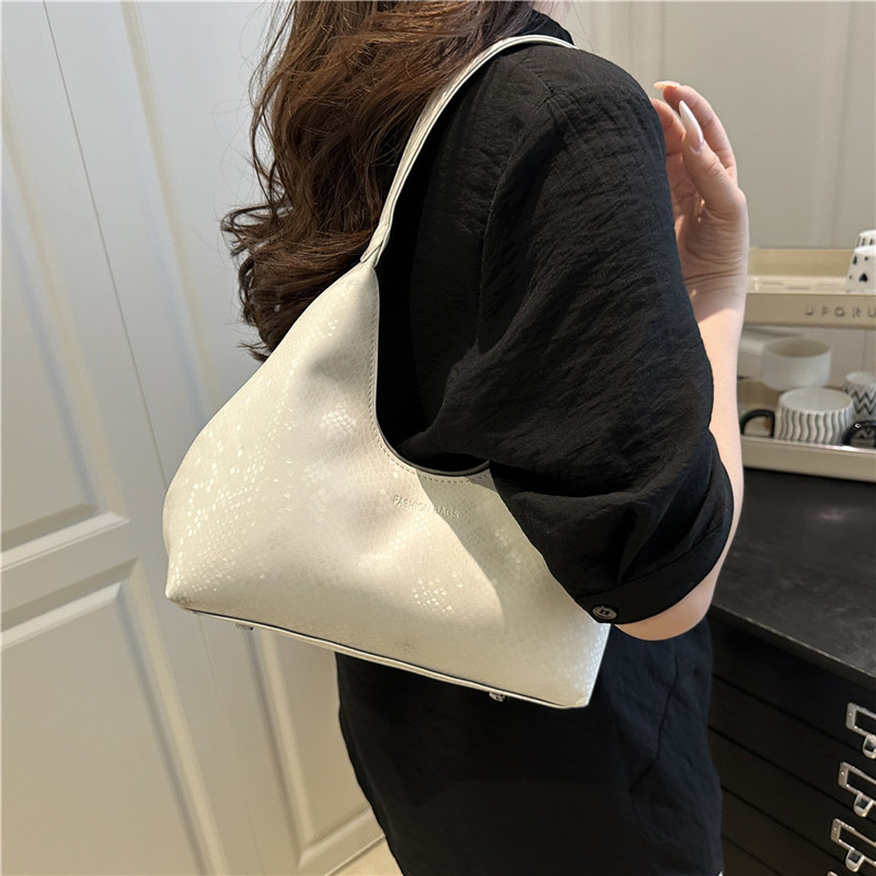 Cross-border Women's Summer 2025 new fashion and niche single-shoulder armpit bag. This year, the crossbody dumpling bag is in vogue details Picture