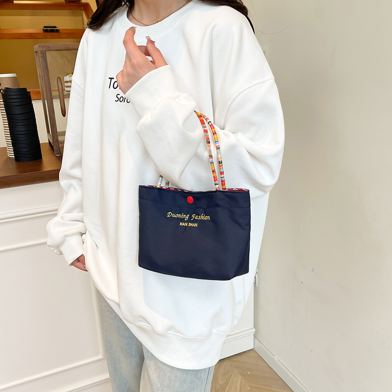 Cute red mobile phone bag, small handbag, portable and practical with contrasting colors, two-shoulder bag for going out Specification drawing