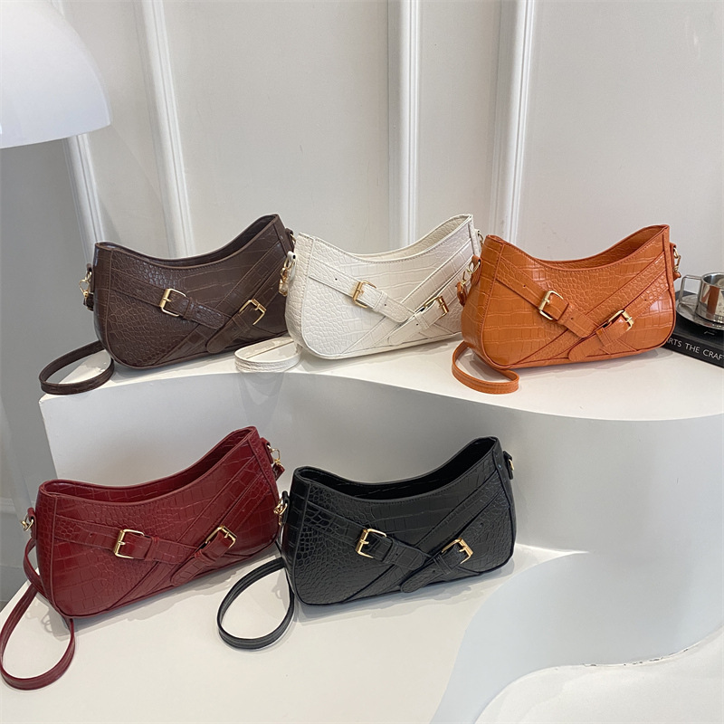 2025 Casual, simple, stylish and individualistic small square bag Summer New Fashion Trend Women's single-shoulder crossbody bag Application Scenario