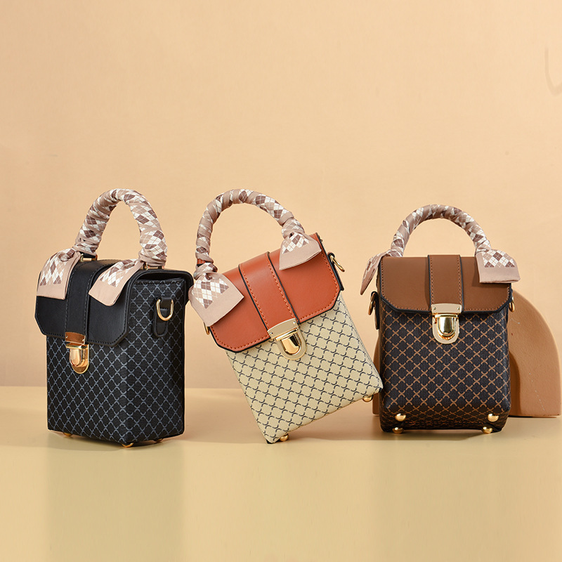 Popular mobile phone bag, fashionable women's bag 2022 new single-shoulder small bag, women's trendy crossbody bag 2023 Square women's bag Item Picture
