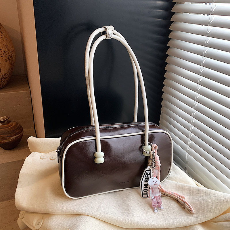 "Yangqi 2025 New Style fashionable and versatile shoulder bag, elegant underarm bag, women's casual bag, solid color simple tote bag. Application Scenario