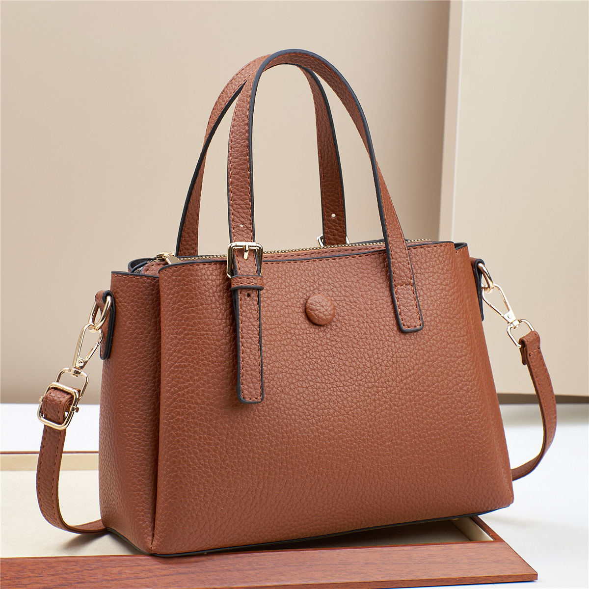 Grand crossbody single-shoulder bag, large-capacity manufacturer, foreign trade women's bag, 2024 summer direct mail new style, trendy, simple and fashionable details Picture