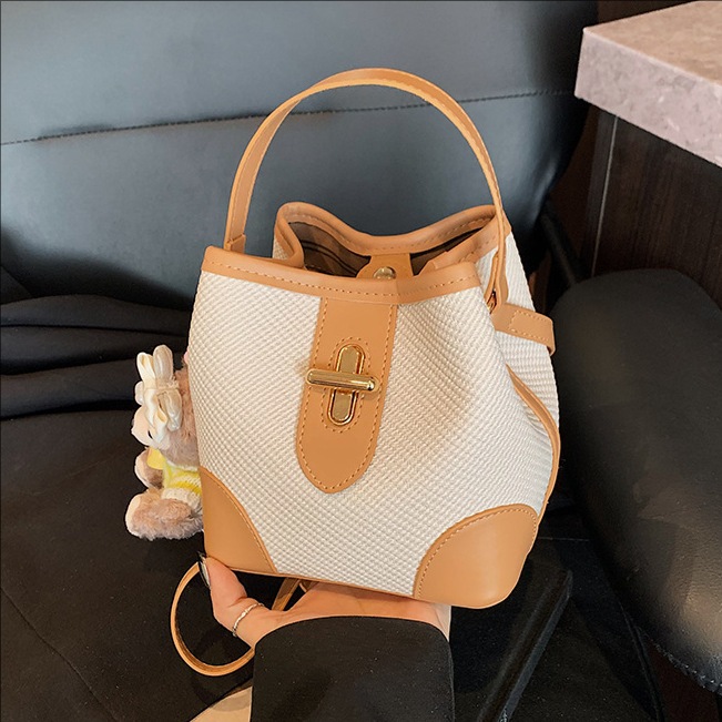 The 2025 new high-end lychee pattern hand-held bucket bag is a stylish and versatile single-shoulder bag for women and a trendy crossbody bag full figure