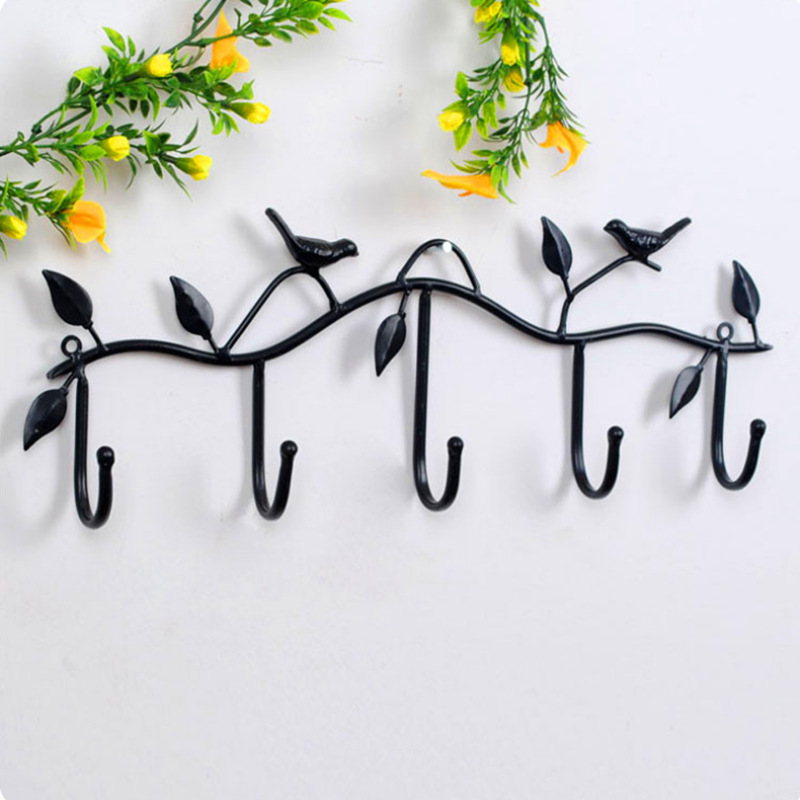 Creative leaves, birds, hooks, keys, ironwork doors, rear hanging clothes hooks, country wall hooks, clothing store clothes hooks, doors and Windows Application Scenario