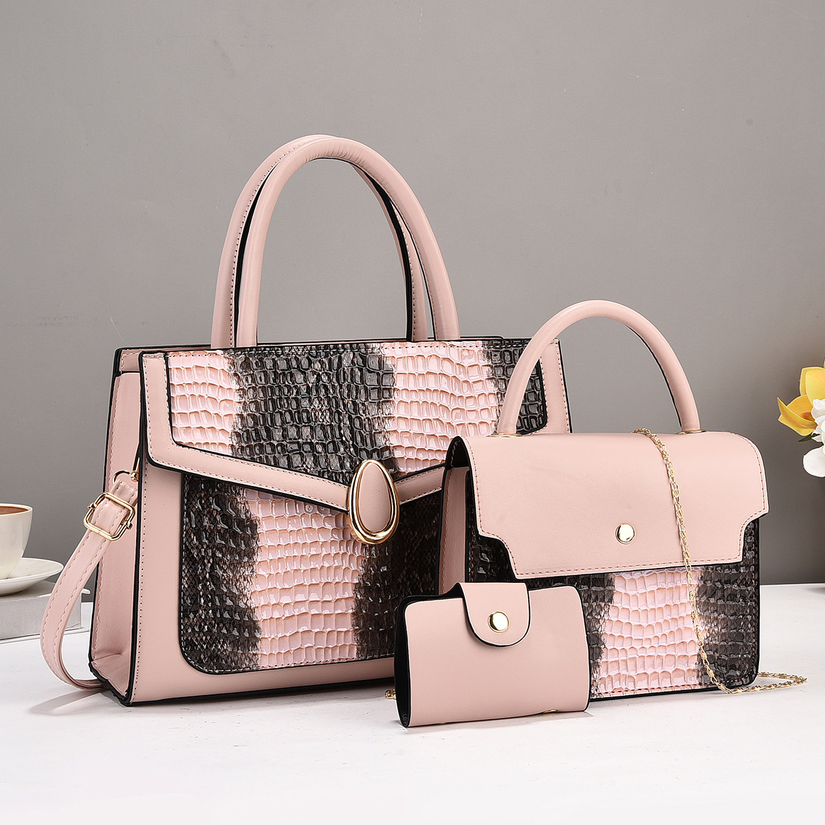A multi-piece set of mother-and-child bags from a women's manufacturer, a single-shoulder crossbody bag, a fashionable and versatile bestseller for foreign trade, a new hand-held handbag for women details Picture